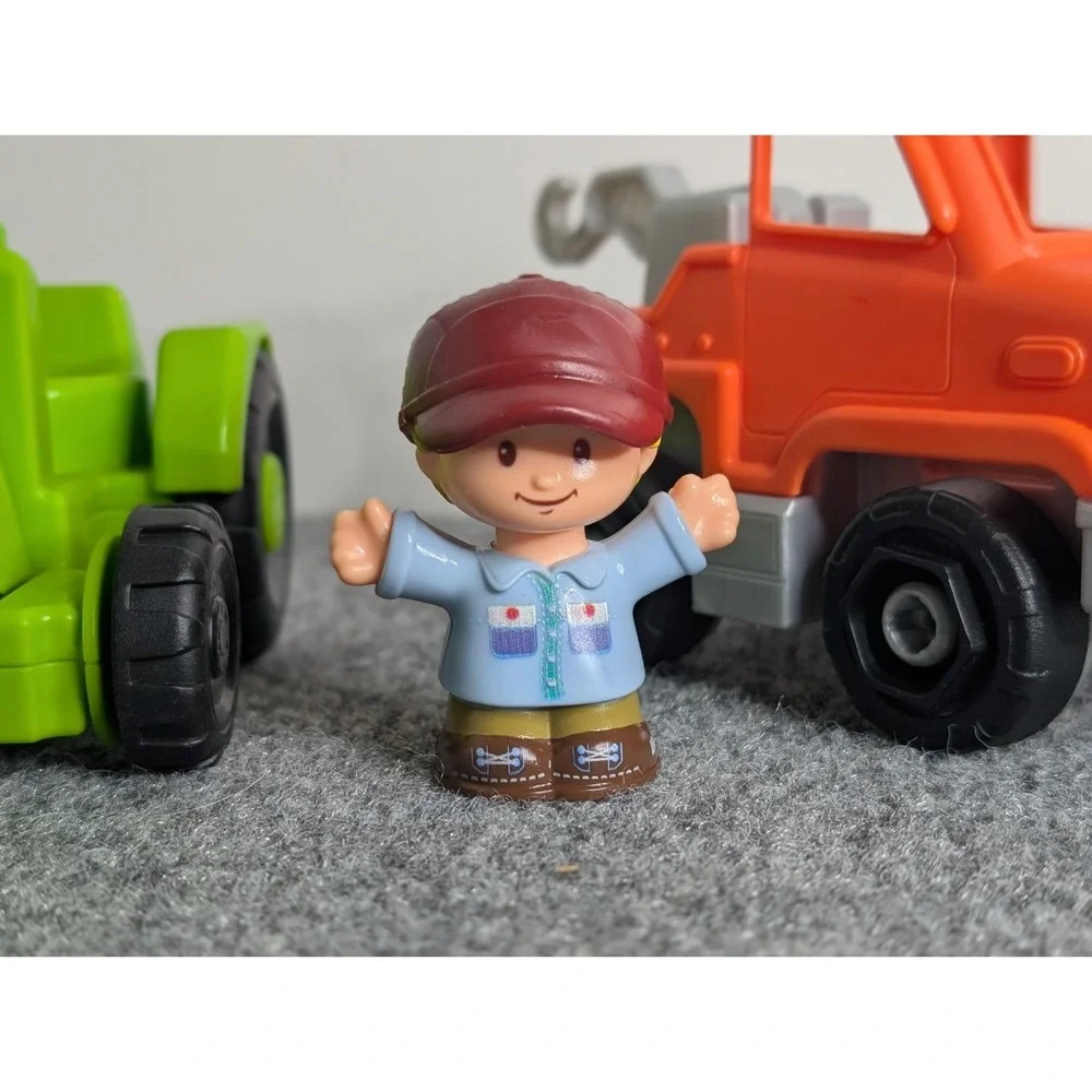 Fisher Price Little People 2023 Tow Truck With Driver And Extra Wobble Tractor‎